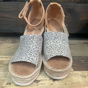 Toms leopard tan wedges size 10